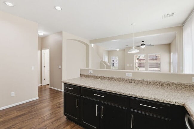 Building Photo - 981 S Deerfield Ln