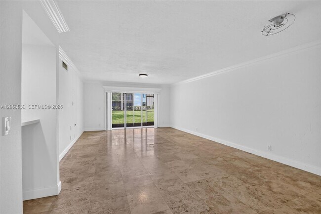 Building Photo - 359 Lakeview Dr