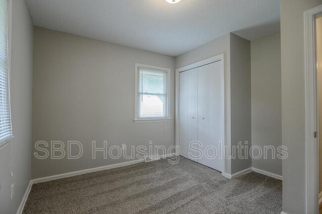 Building Photo - 1616 S Pleasant St
