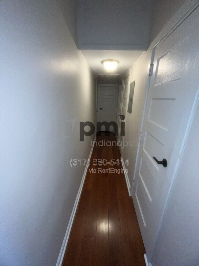 Building Photo - 402 N Delaware St