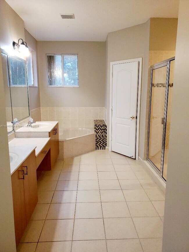 Building Photo - 16431 SW 60th Terrace