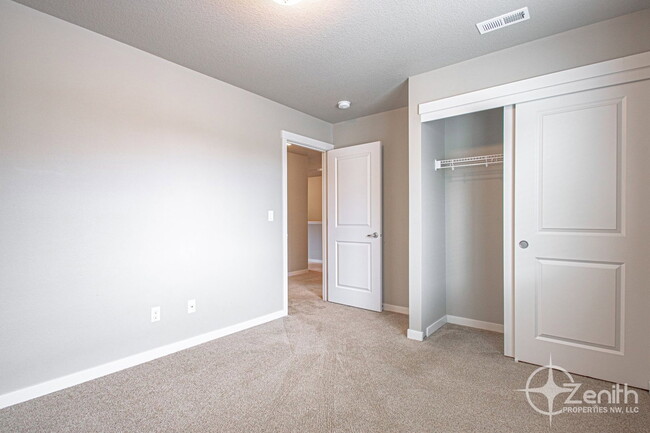 Building Photo - 1308 NE 82nd Dr
