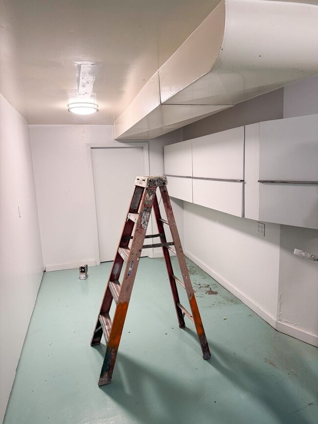 Building Photo - 3 bed 2.5 bath with the perfect blend of c...