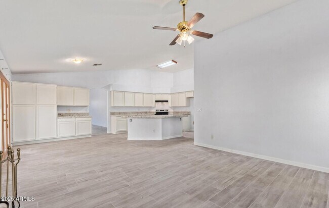 Building Photo - 4758 E Villa Maria Dr