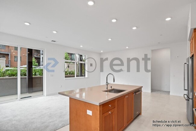Building Photo - 308 Torrey Pine Terrace