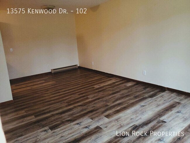 Building Photo - 13575 Kenwood Dr N