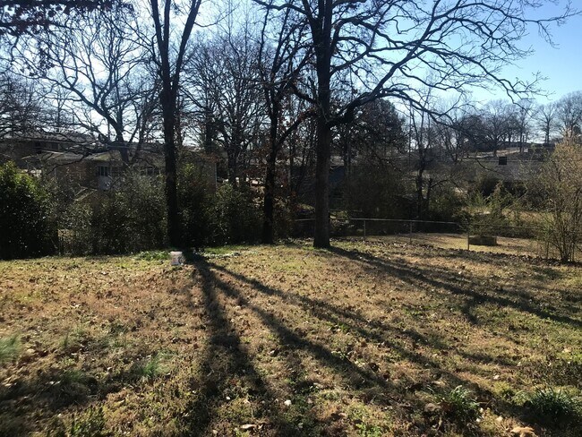 Building Photo - 4612 N Cypress St