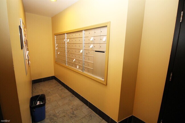 Building Photo - 2 br, 2 bath Condo - 521 W Superior St Uni...