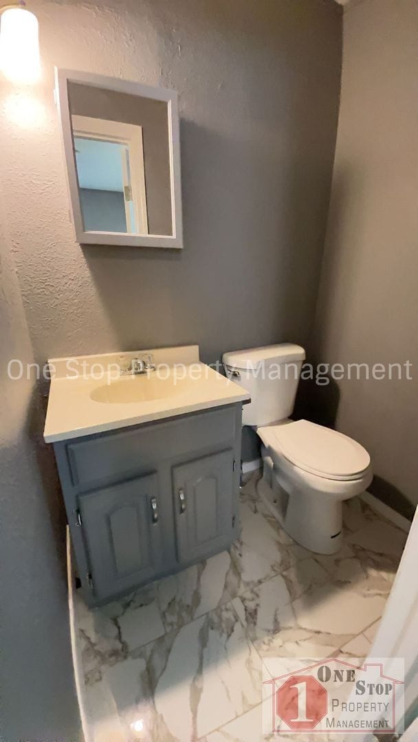 Building Photo - 4-bedroom, 2.5-bathroom in Raytown