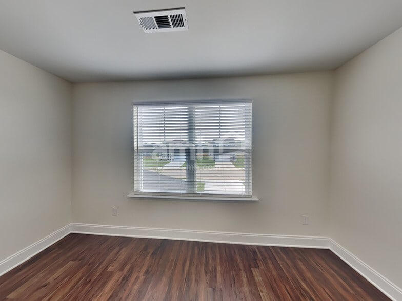Building Photo - 5228 Valor Dr