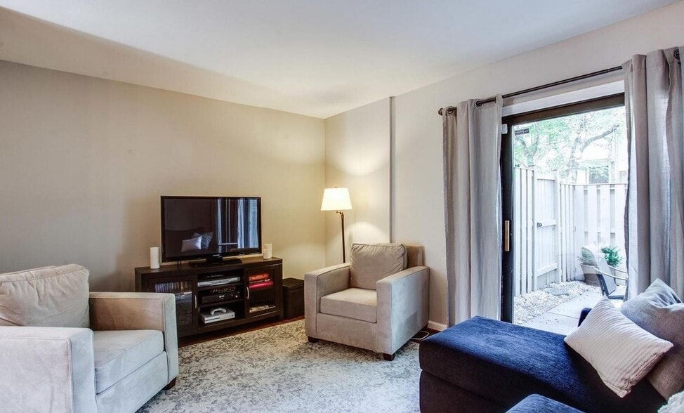 Living Room - 2681 Glengyle Dr