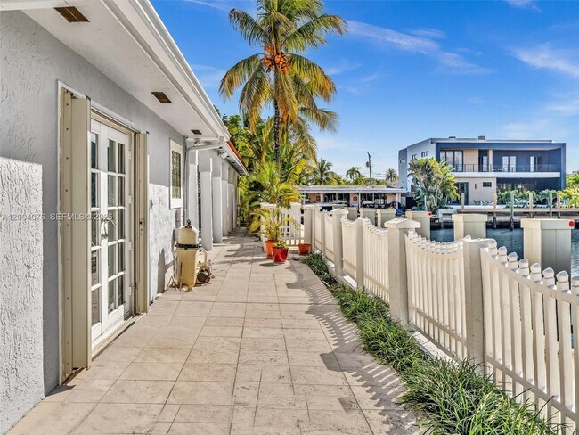 Building Photo - 12904 Banyan Rd