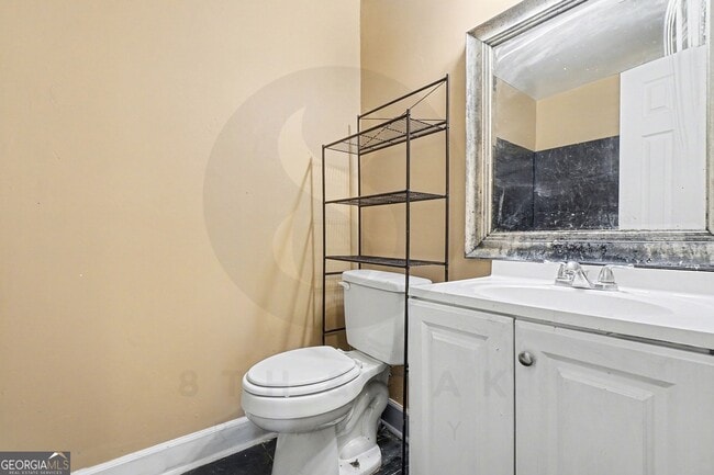 Building Photo - 1716 Lisbon Dr SW