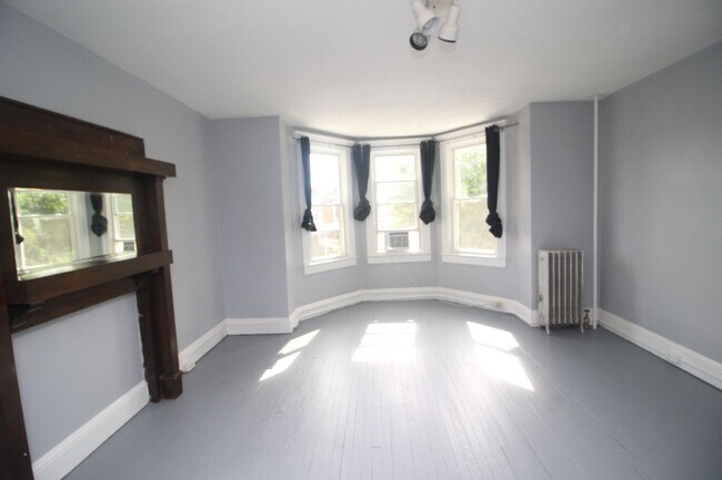 Building Photo - 2026/2027 JHU Off-campus Large 5bd/2.5ba home w/ Parking Spot! Available 6/9/26