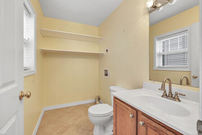 Building Photo - 163 Otis St