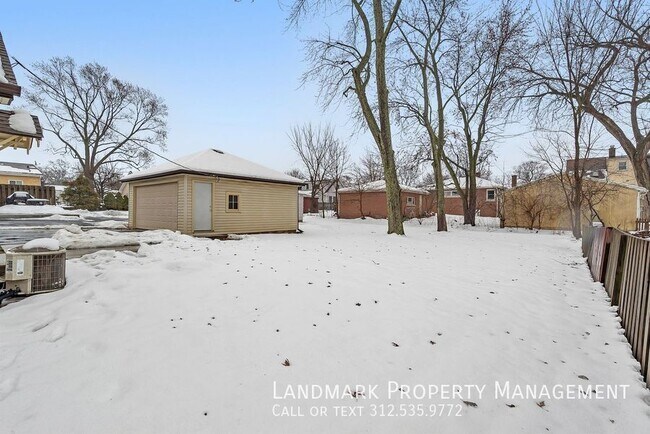 Building Photo - 6 E Eureka Dr