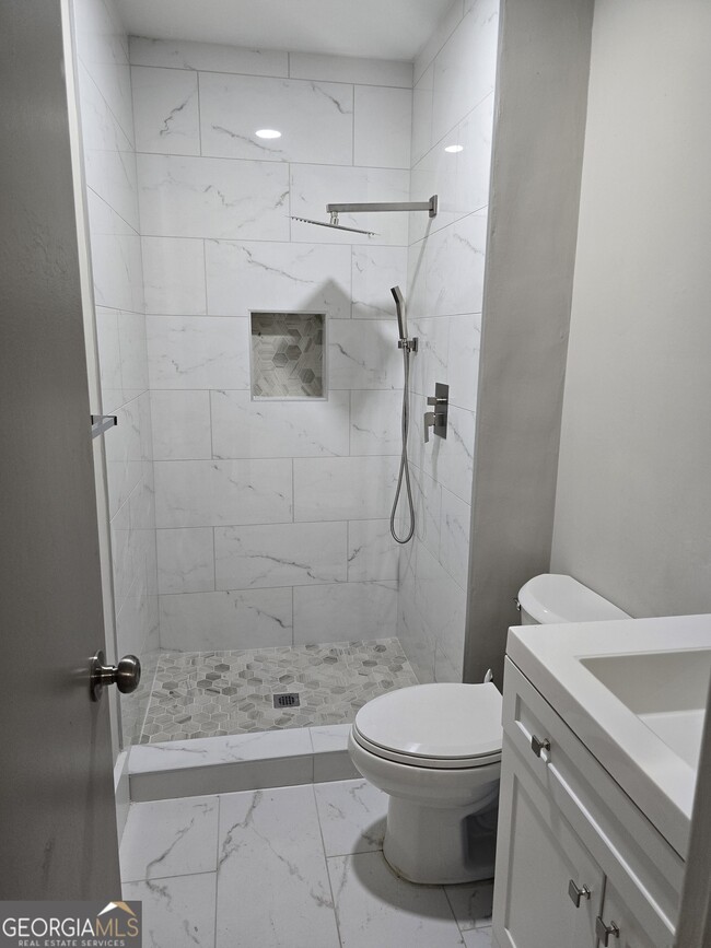 Building Photo - 1652 N Gatewood Rd NE