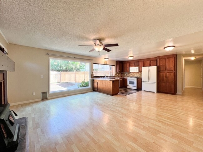 Building Photo - Charming 1 Bedroom, 1 Bath Rental with Pri...