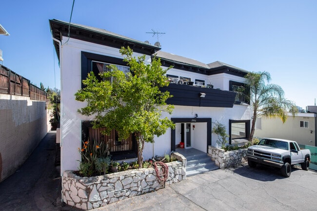 Primary Photo - 1918 Grace