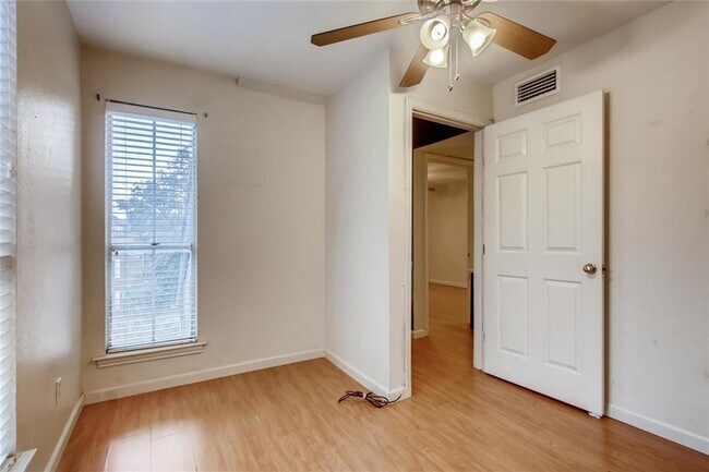 Building Photo - 2529 Rio Grande St