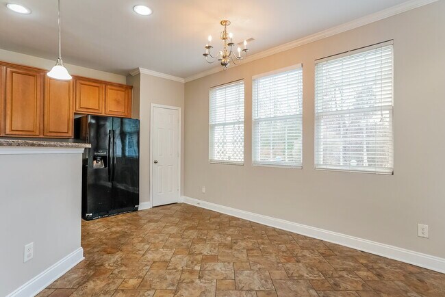 Building Photo - 130 Norwich Dr