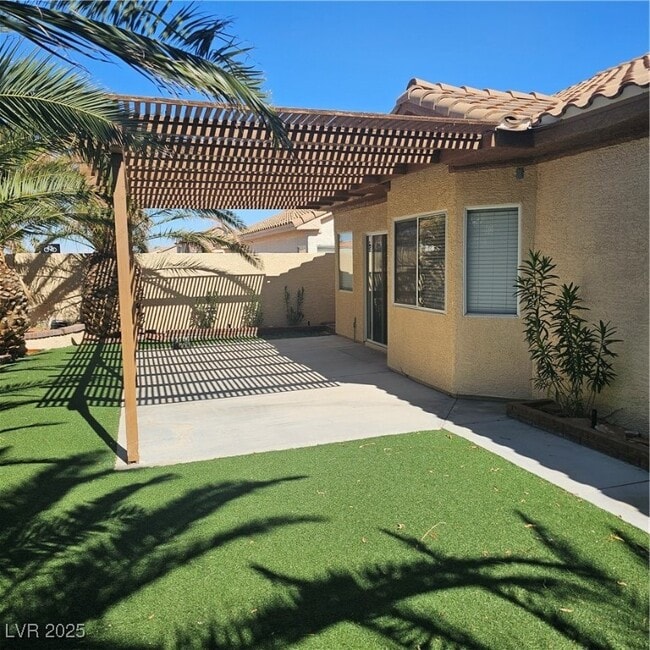 Building Photo - 9100 Valley of Fire Ave