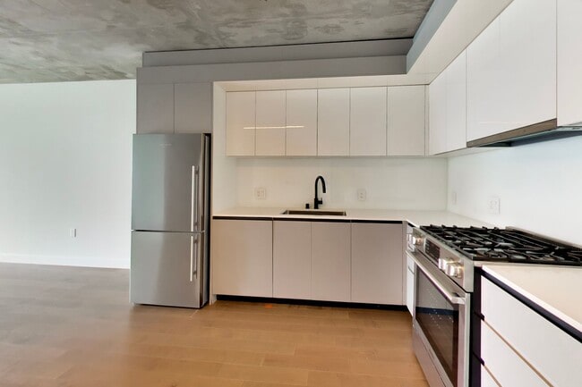Building Photo - Urban Luxury at SoMa Serif Condos 2BR/2BA | In-Unit Laundry & 24-Hour Security