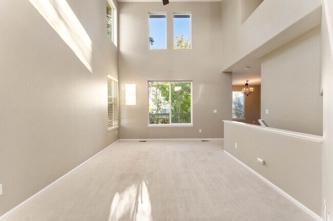 Building Photo - The Hearth of Highlands Ranch - 3bed + off...