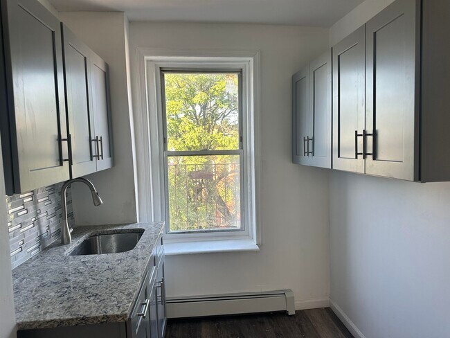 Building Photo - 340 2ND St