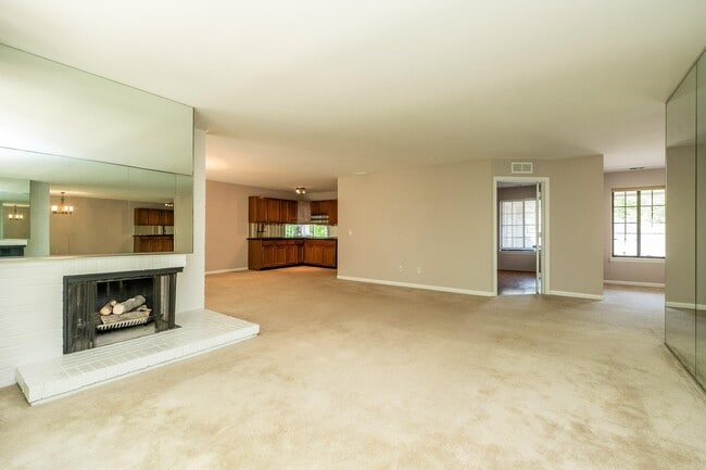 Building Photo - 6979 Pebble Creek Woods Dr
