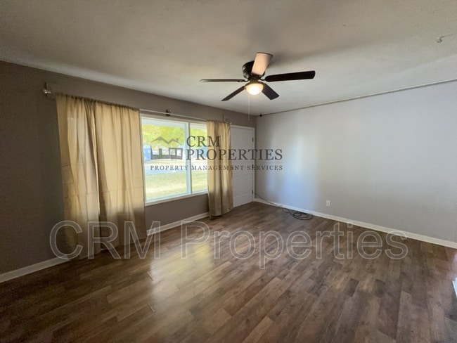 Building Photo - 1109 E Cornell Rd