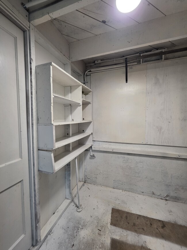 Building Photo - 1060-KE1060 15th St NE