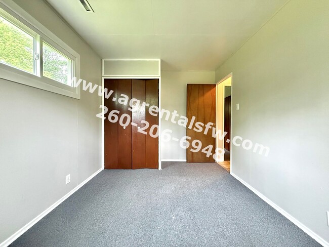Building Photo - 3 Bedroom House