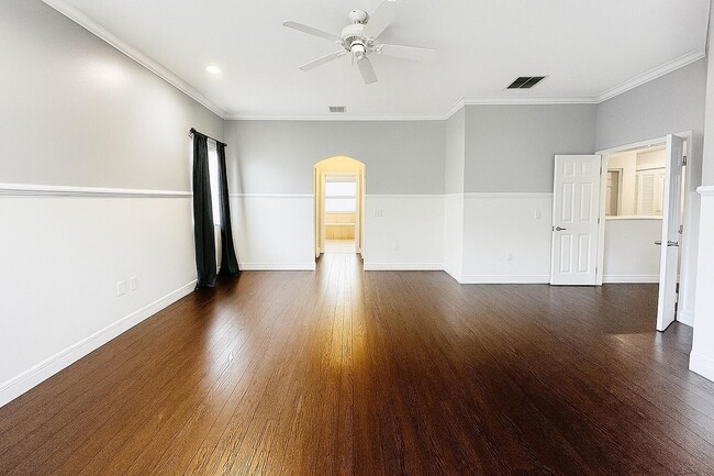 Building Photo - 2768 Shaughnessy Dr