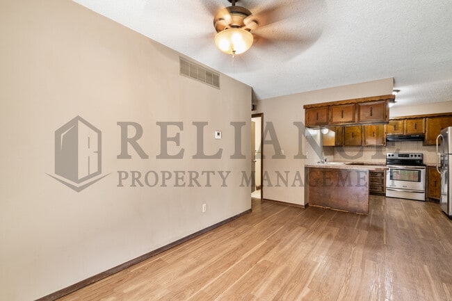 Building Photo - 2203 S Lori Ln