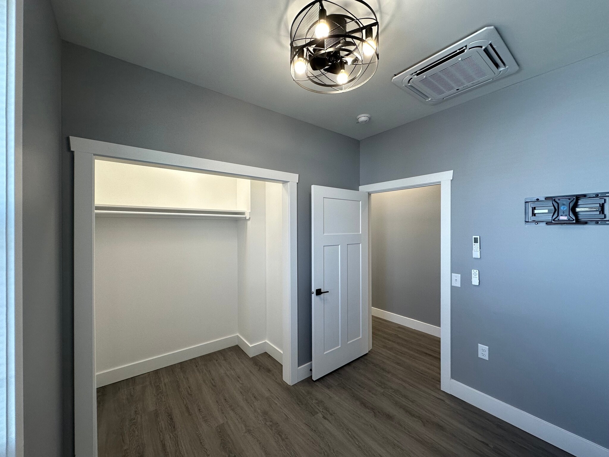 Building Photo - 1102 S Malott St