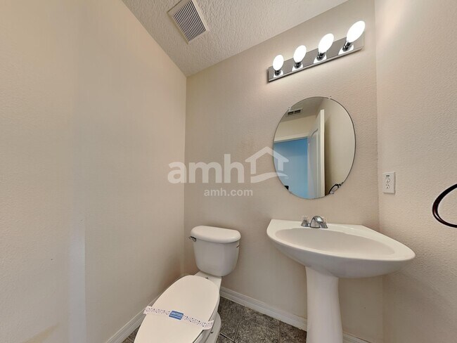 Building Photo - 1749 Oak Grove Chase Dr