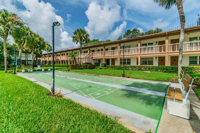 Building Photo - 650 Pinellas Point Dr S