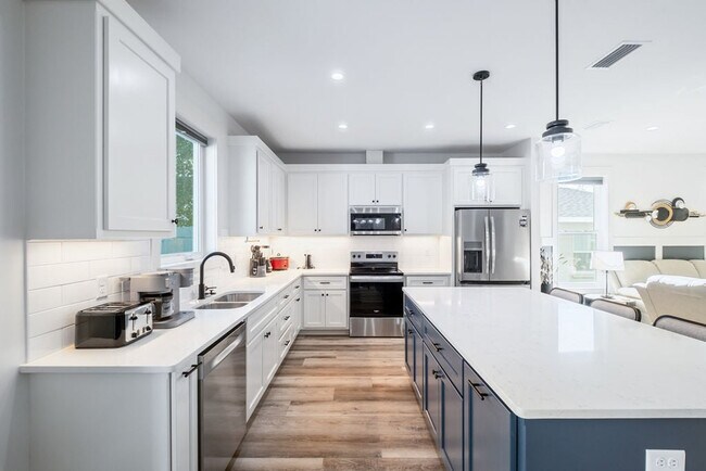 Building Photo - 238 Oleander Dr