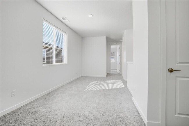 Building Photo - Brand new 3 bed 2.5 bath townhouse