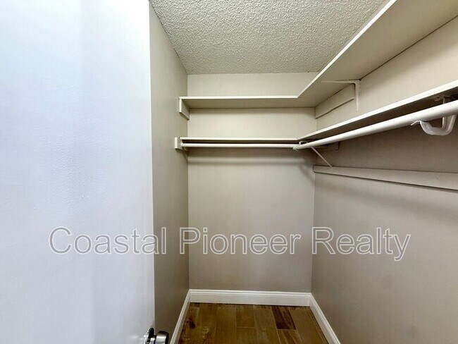 Building Photo - 7048 Hollowell Dr