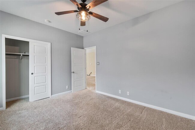 Building Photo - 13400 Briarwick Dr
