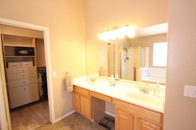 Building Photo - 34018 N Pate Pl