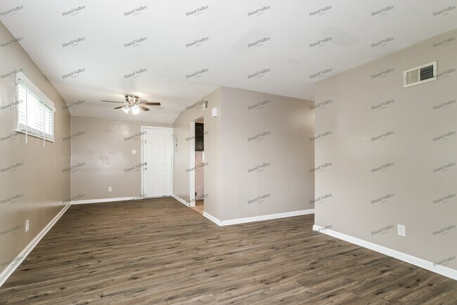 Building Photo - 18 Brightwell Ct