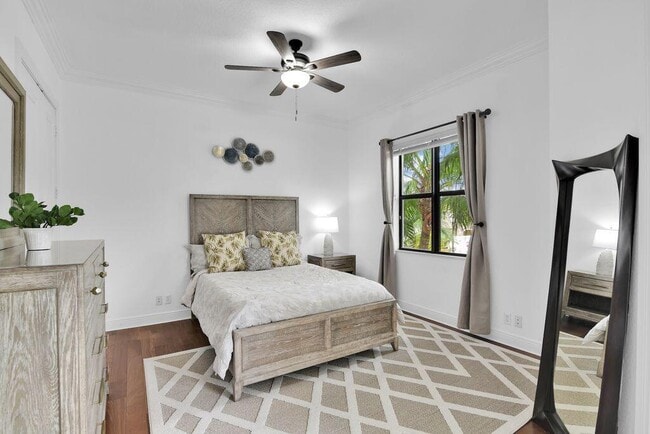 Building Photo - 10703 Versailles Blvd