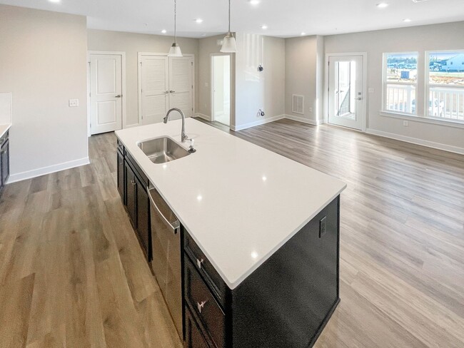 Building Photo - $200 OFF FIRST MONTH'S RENT! Luxury 2 Bedr...