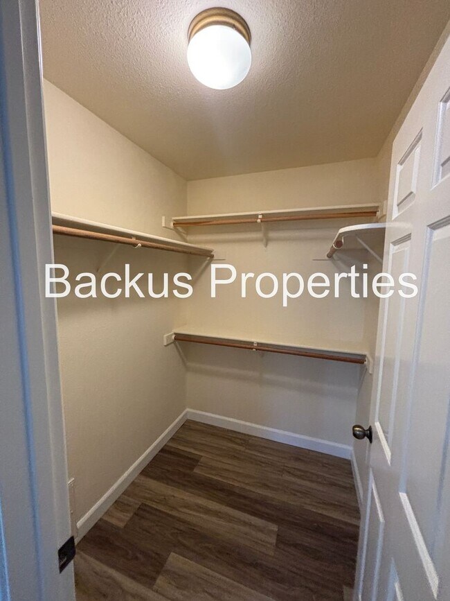 Building Photo - Nice two bedroom condo in Westwood gated community