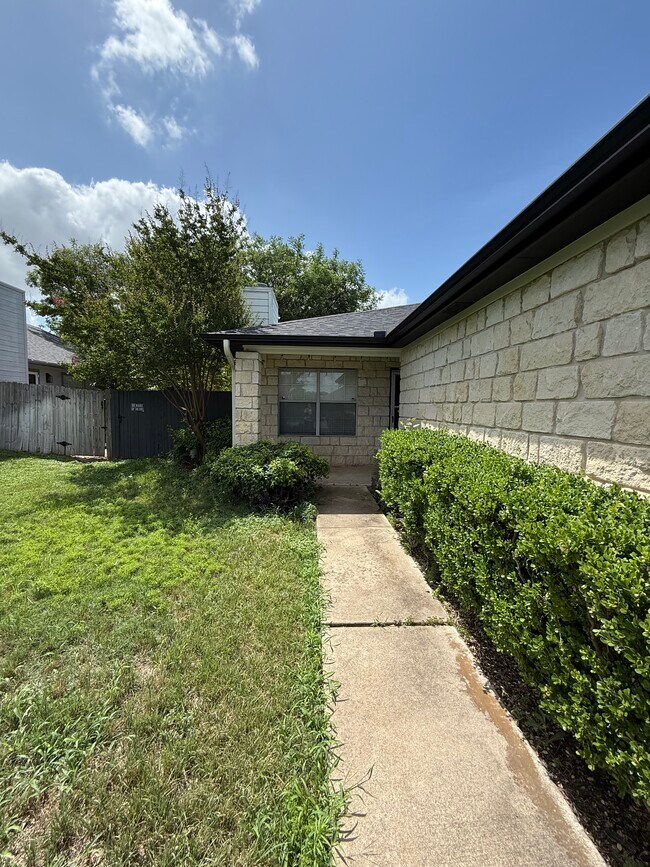 Building Photo - 503 Texas Ave