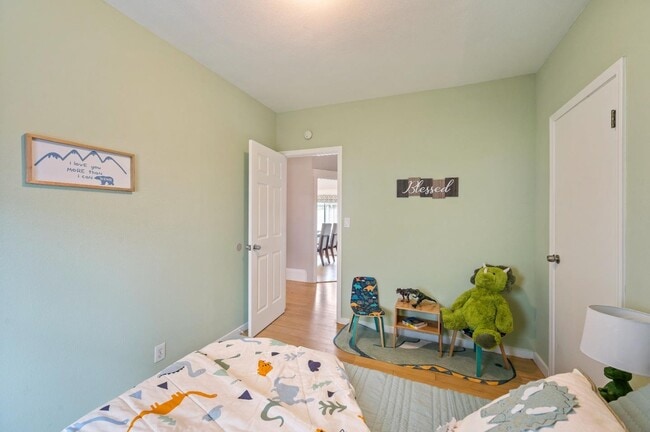 Building Photo - 6900 Thornhill Dr