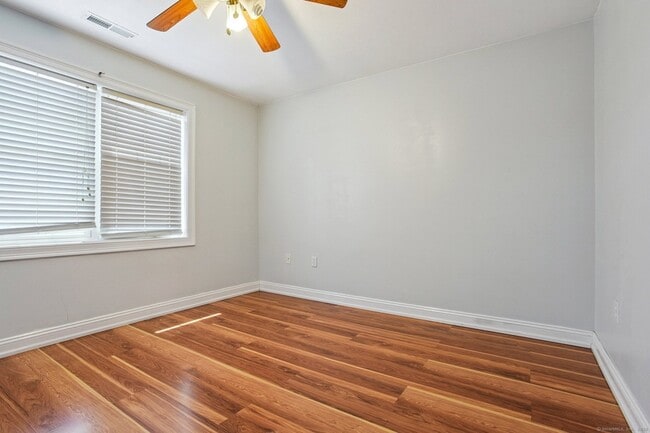 Building Photo - 43 Harbor View Ln